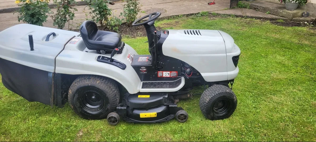 CRAFTSMAN GARDEN TRACTOR - Image 3
