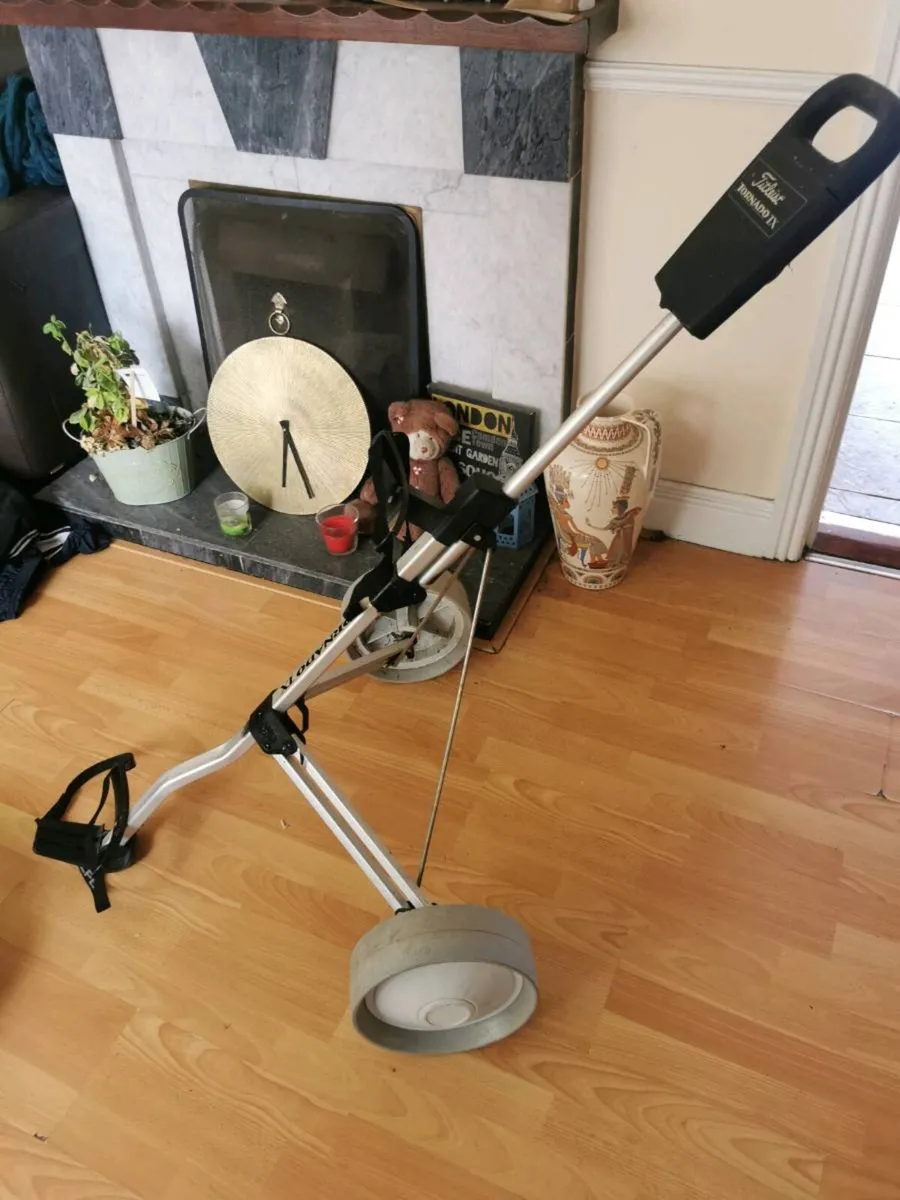 Golf trolley - Image 1