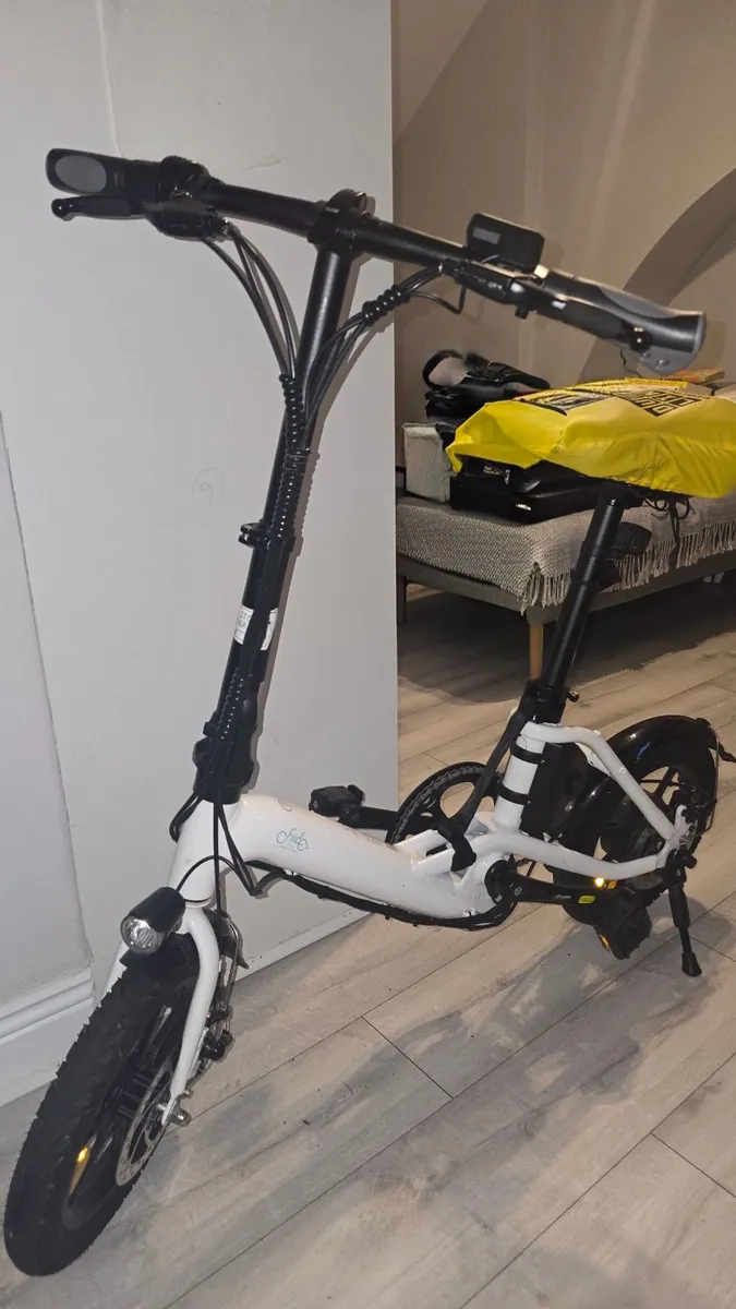 Fiido D3 Pro Electric Folding Bike – Like New – Le - Image 1
