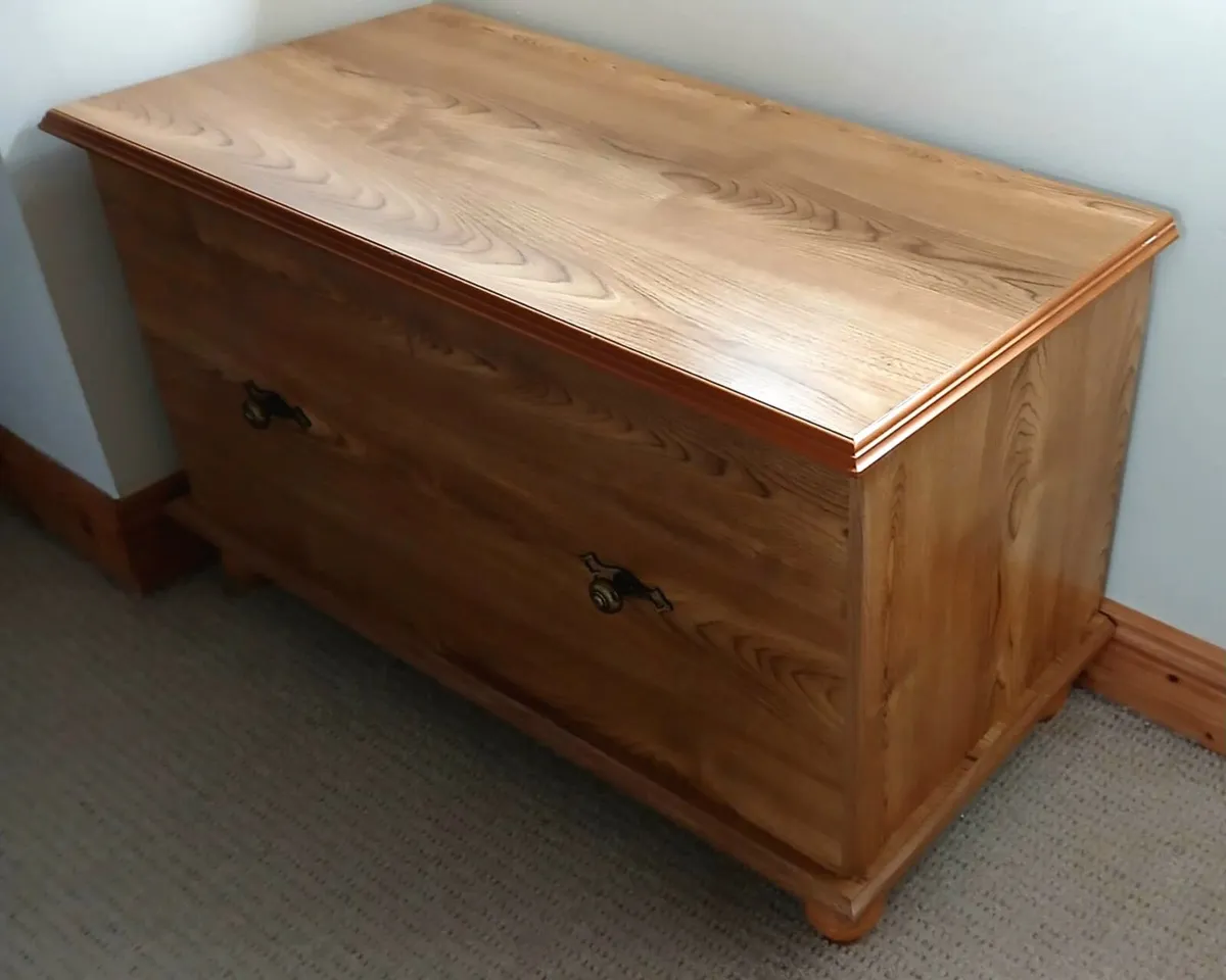 Beautiful 100% solid wood storage box - Image 1