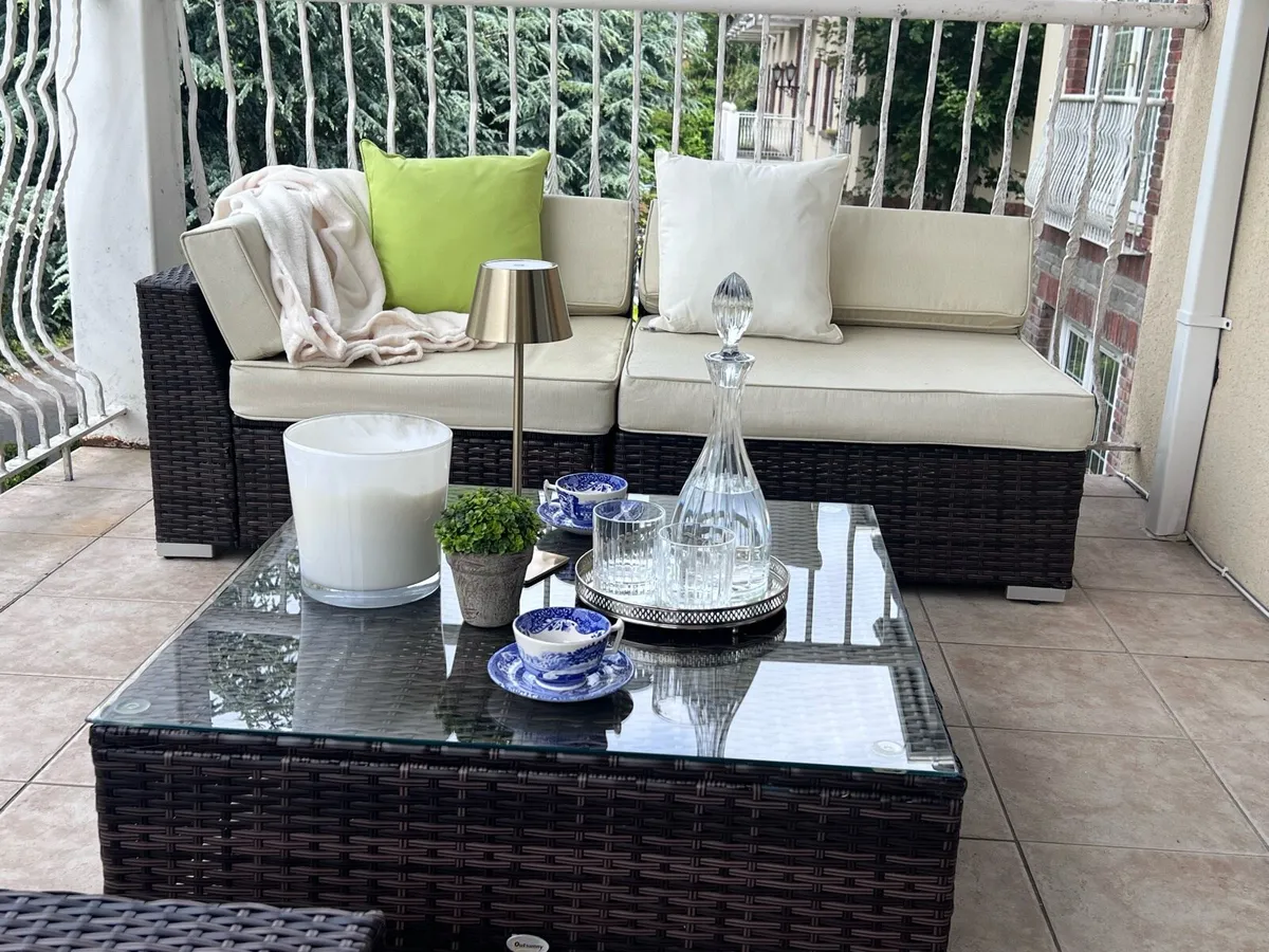 Garden furniture - Image 1