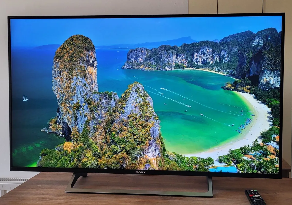 Sony Bravia Smart TV 4K 49" - Image 1