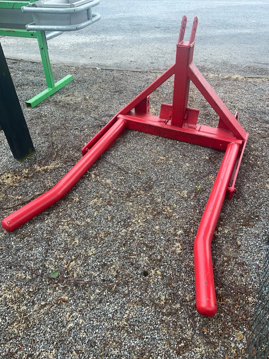 Fox Bros  Bale Lift – Heavy Duty Bale Handler - Image 1