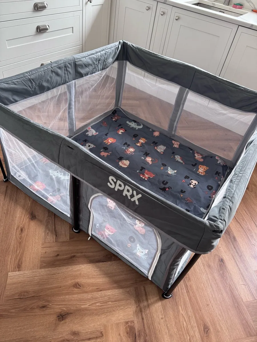 Foldable baby playpen with mat - Image 1