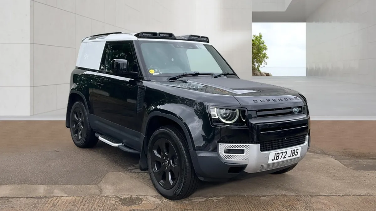 Land Rover Defender 2022 - Image 1