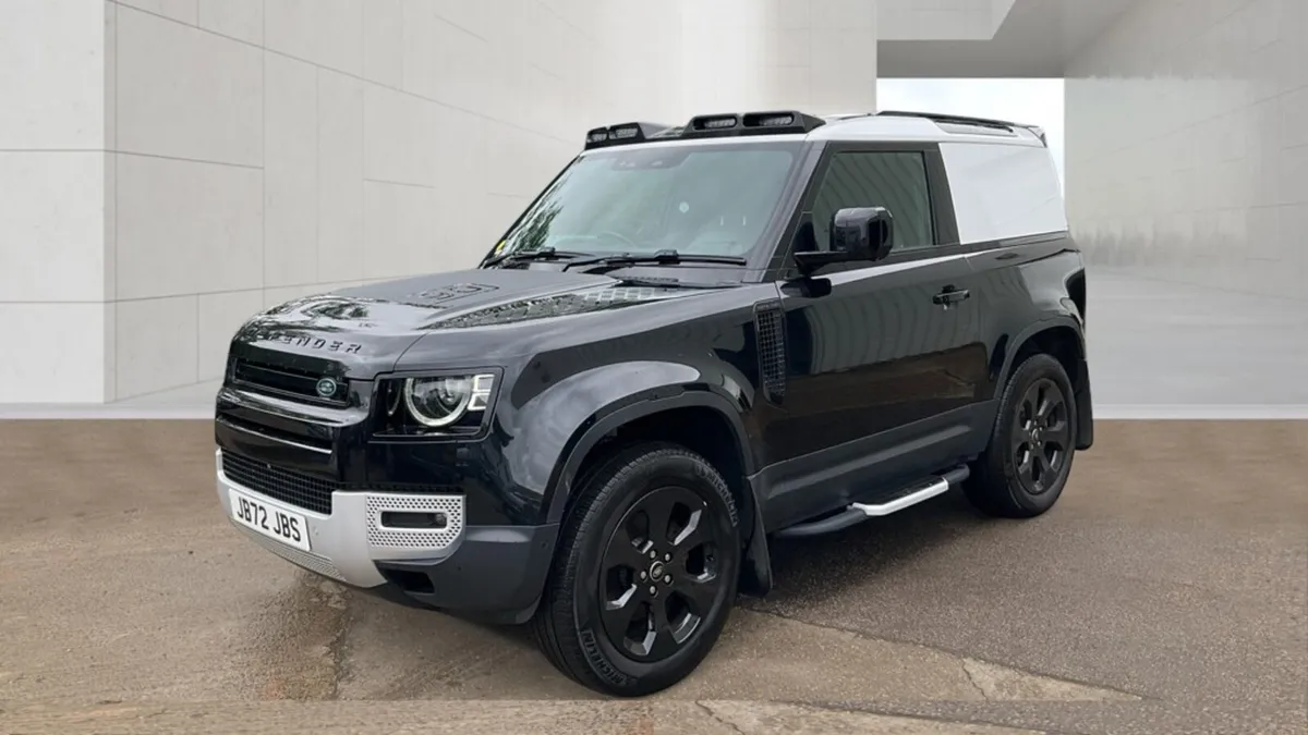 Land Rover Defender 2022 - Image 2