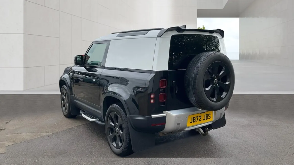 Land Rover Defender 2022 - Image 3