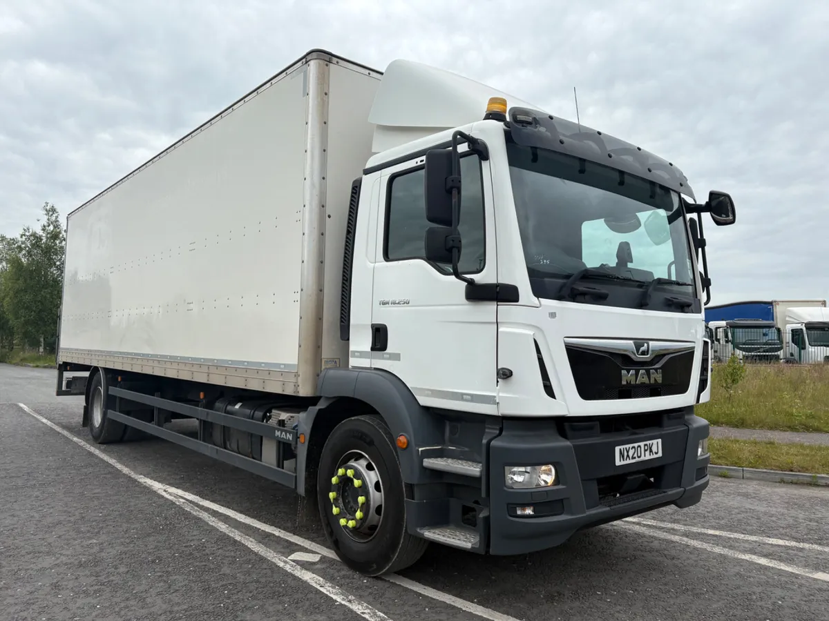 Man 18 Ton Box - Image 1