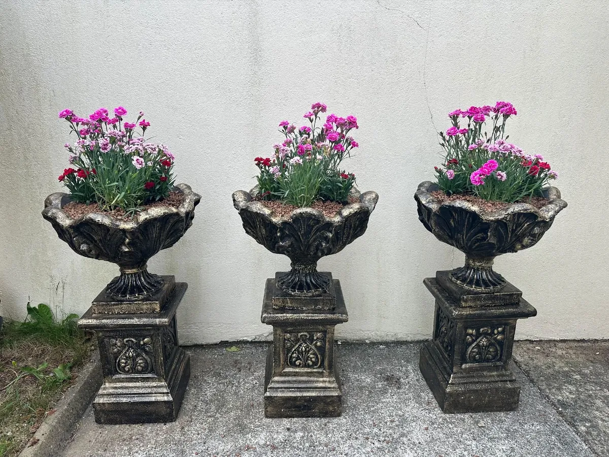 Garden planter on plinth antique Style - Image 3