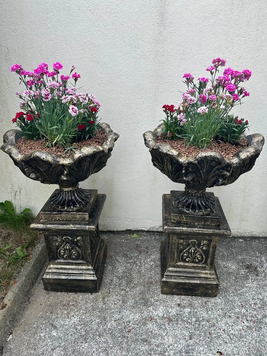 Garden planter on plinth antique Style - Image 2