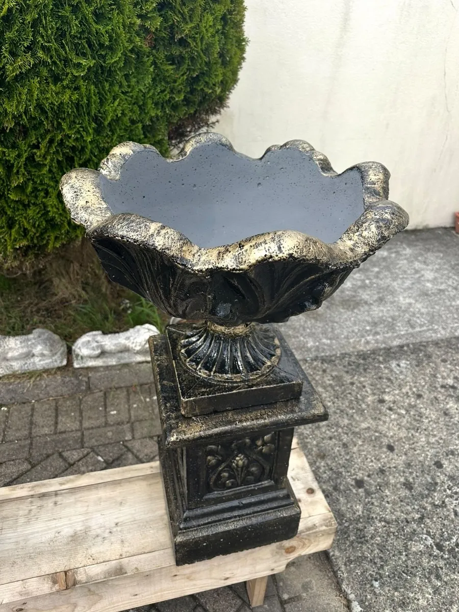 Garden planter on plinth antique Style - Image 4