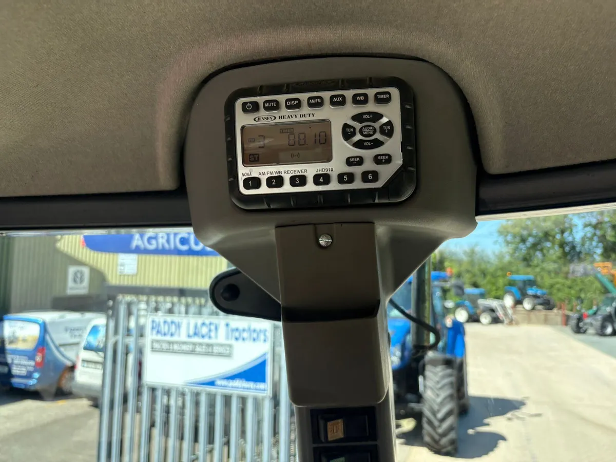2014 CASE FARMALL 105U - Image 2
