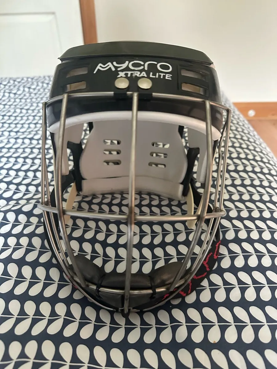 Hurling Helmet - Image 1