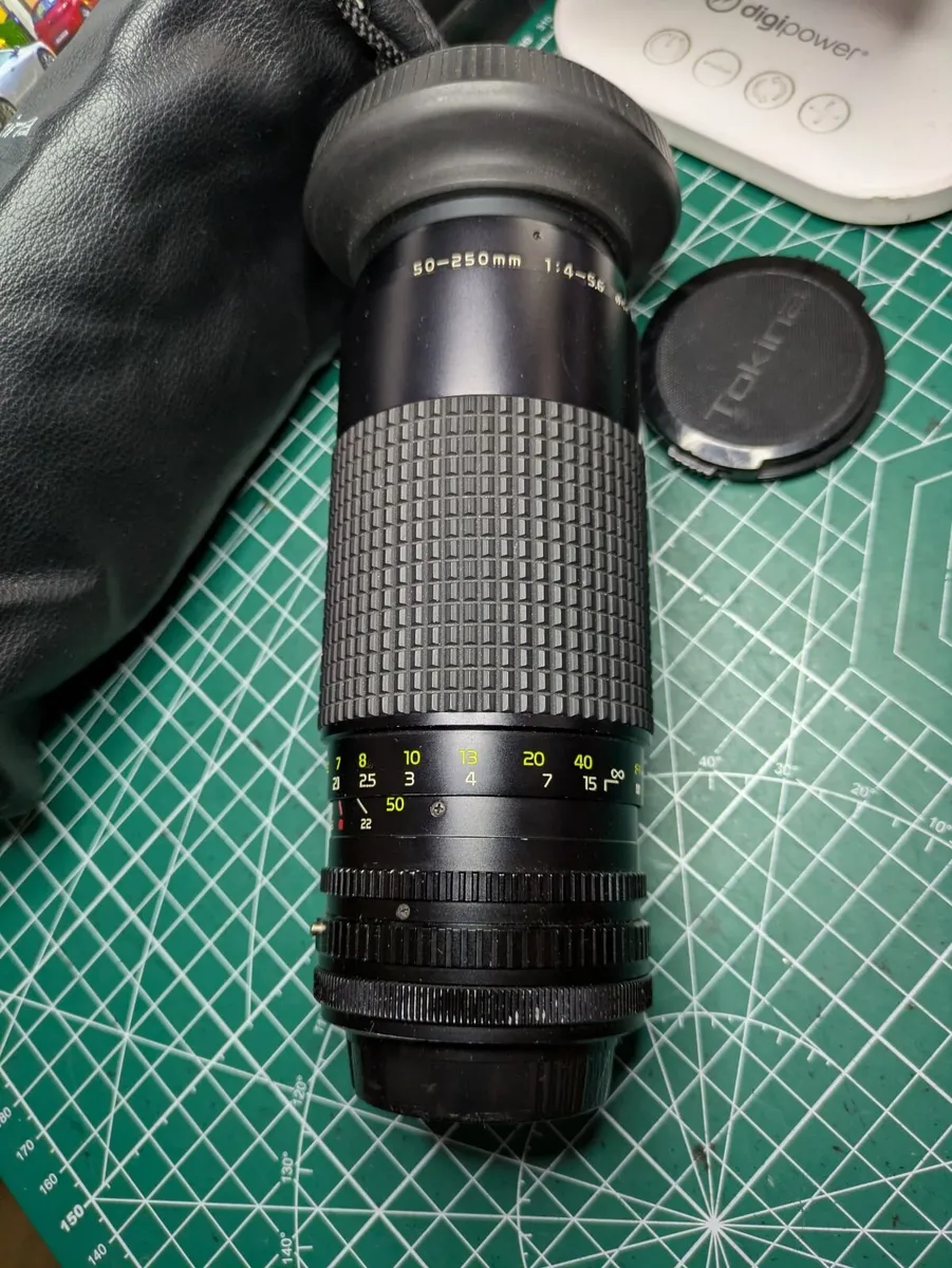 Canon FD mount Tokina AT-X 50-250mm/4-5.6 lens - Image 2