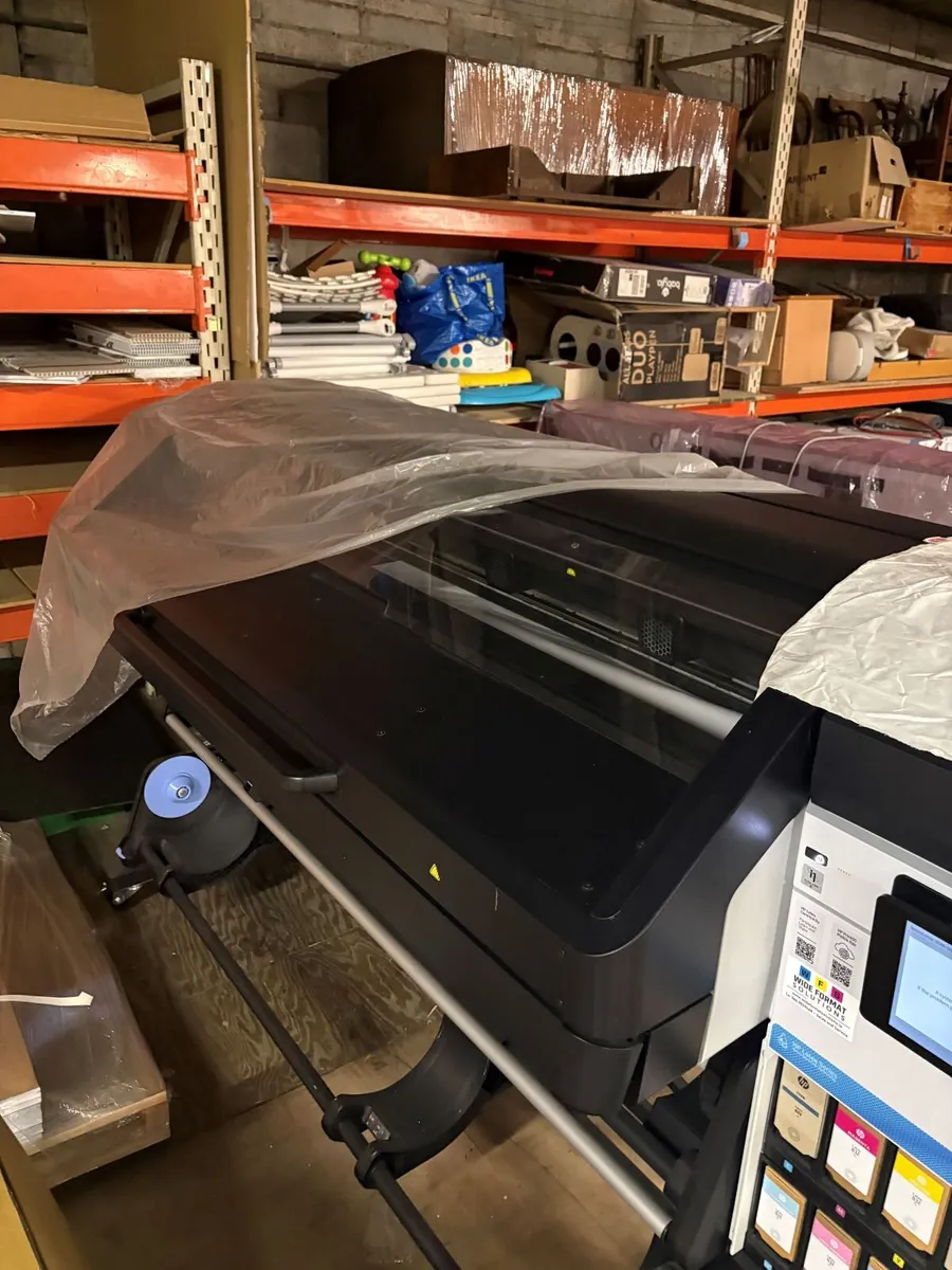 HP LATEX 700W Printer (64-inch) - Image 1