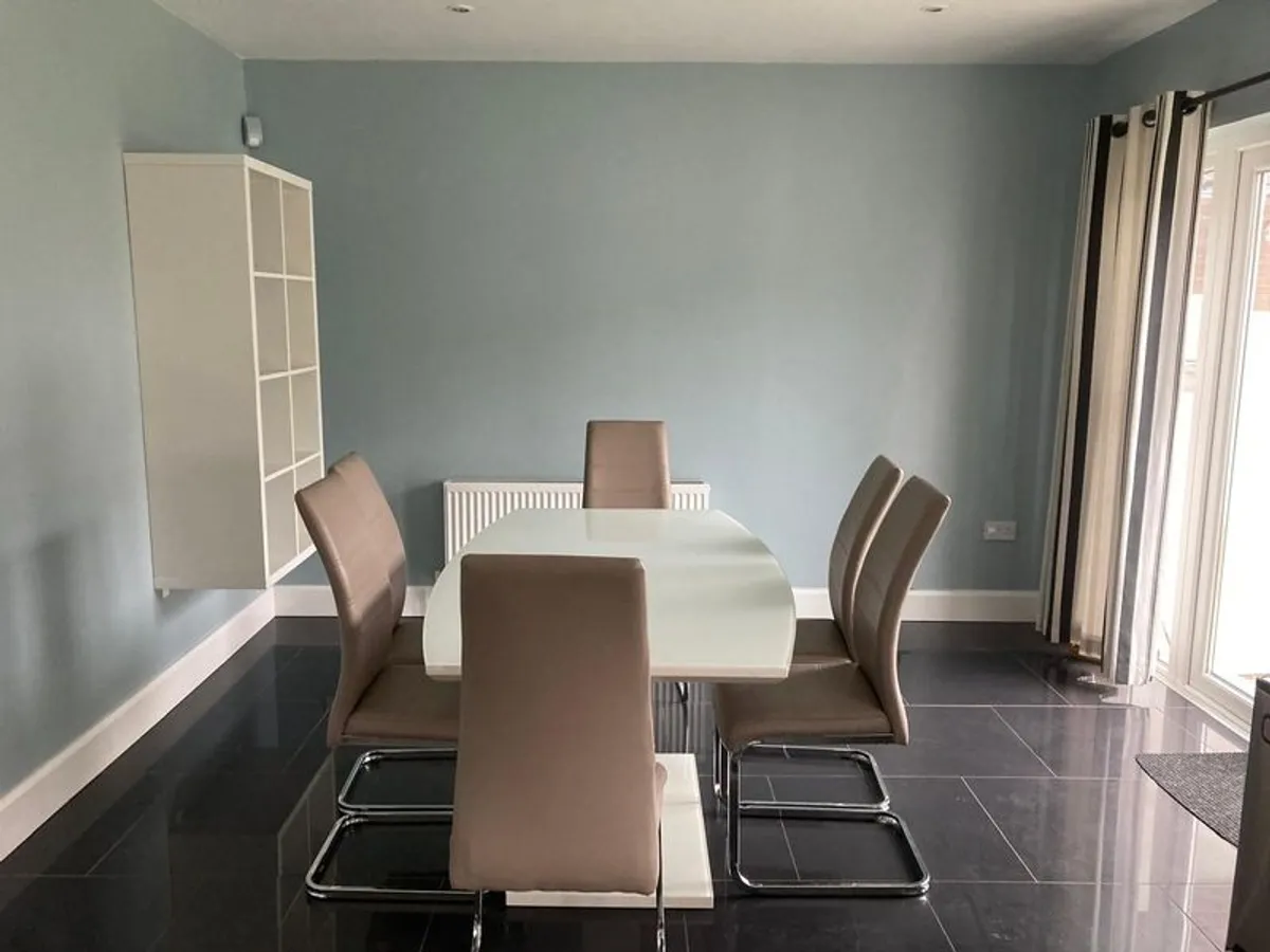Dining table & 6 chairs - Image 1