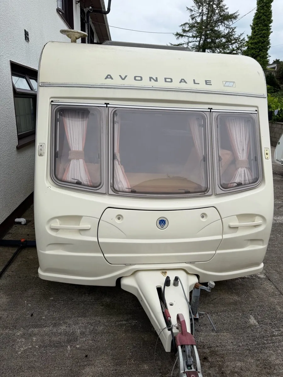 Avondale Mayfair 6 berth caravan - Image 2