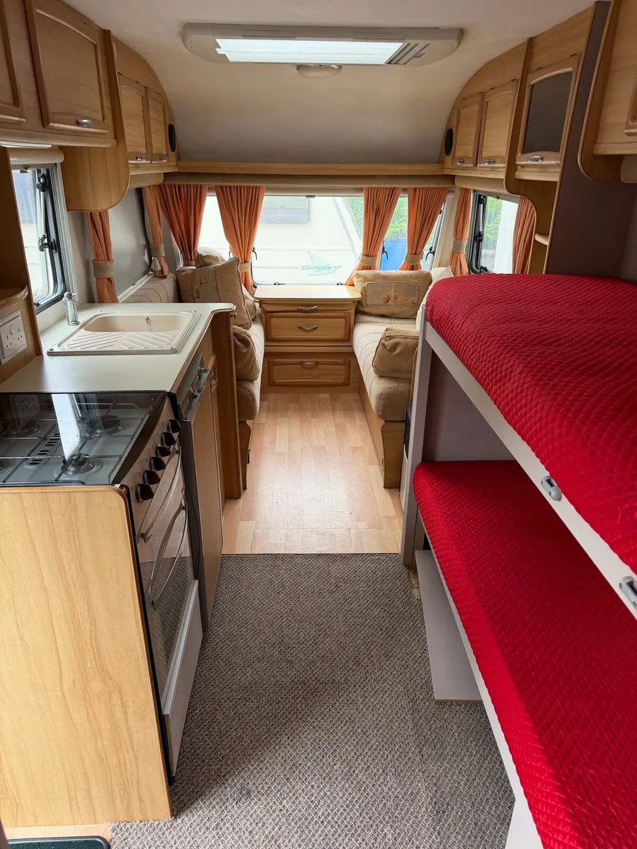 Avondale Mayfair 6 berth caravan - Image 3