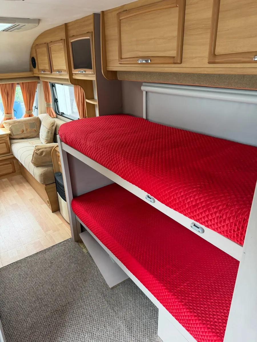 Avondale Mayfair 6 berth caravan - Image 4