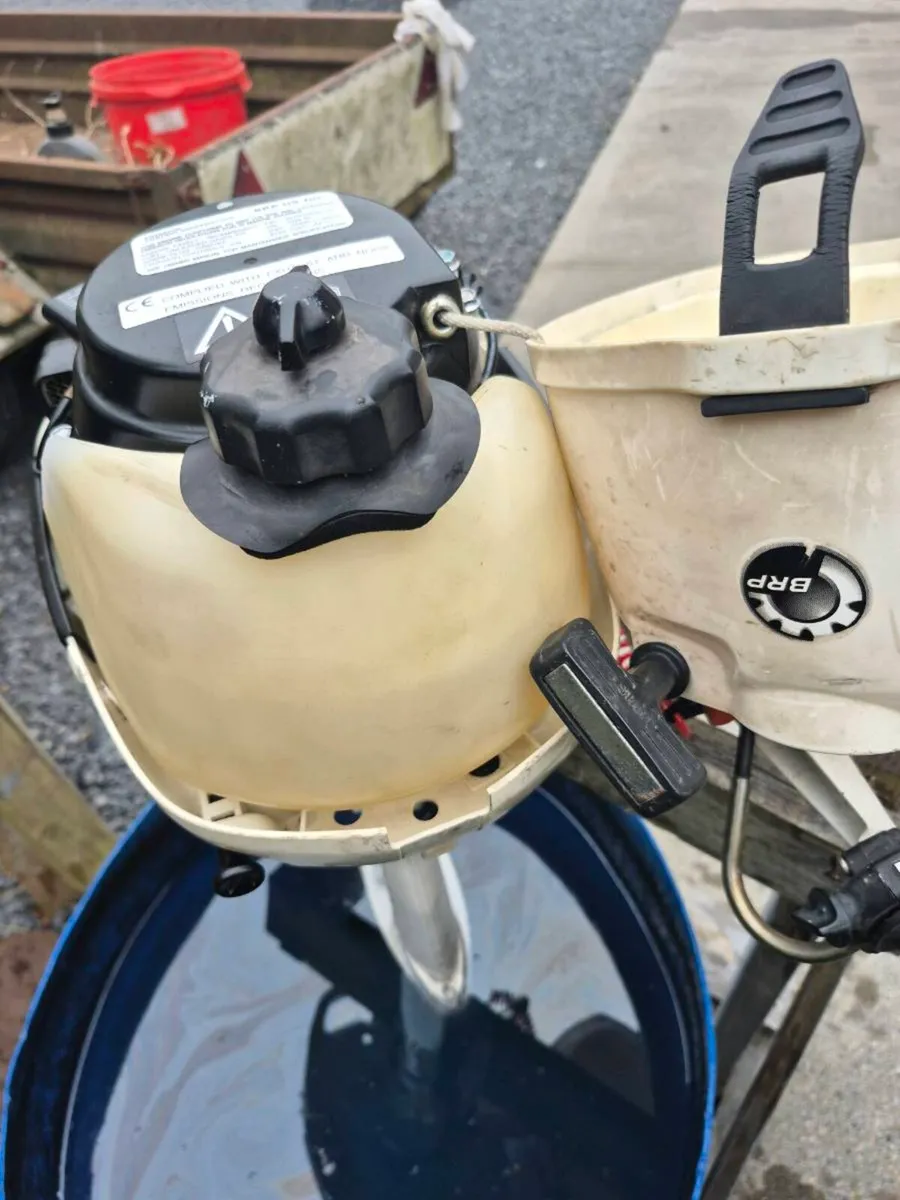Johnson 2.5hp outboard engine - Image 4