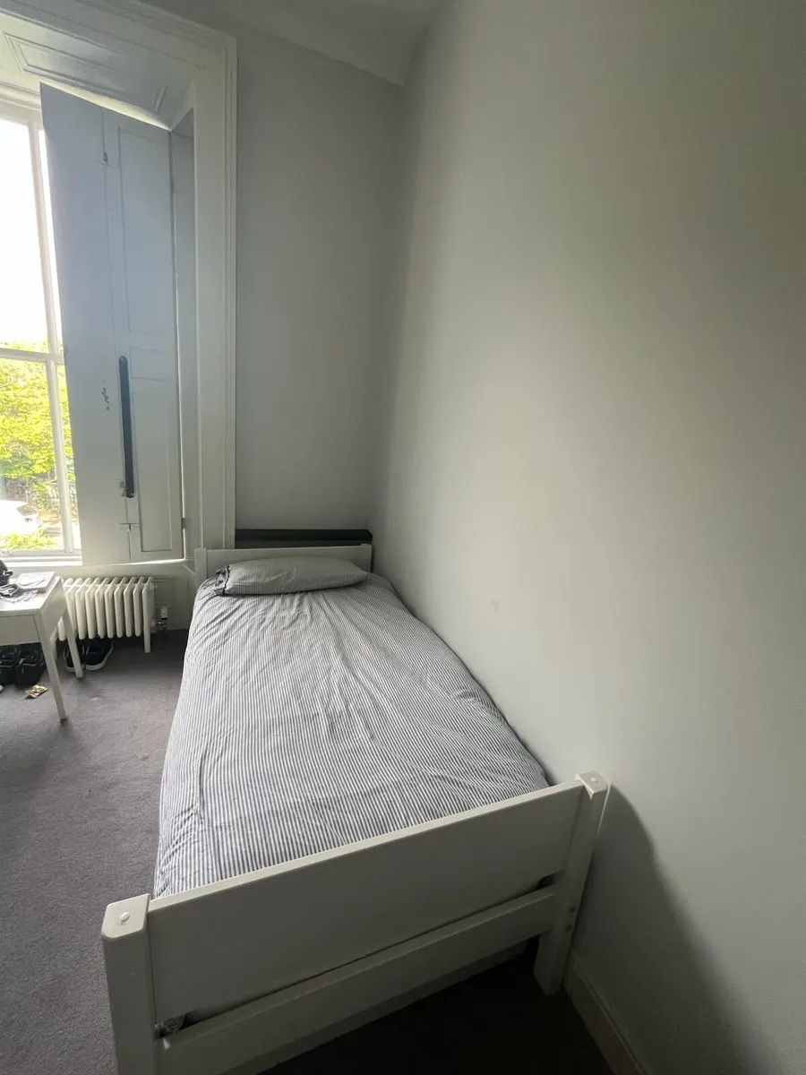 Single bed - Image 2