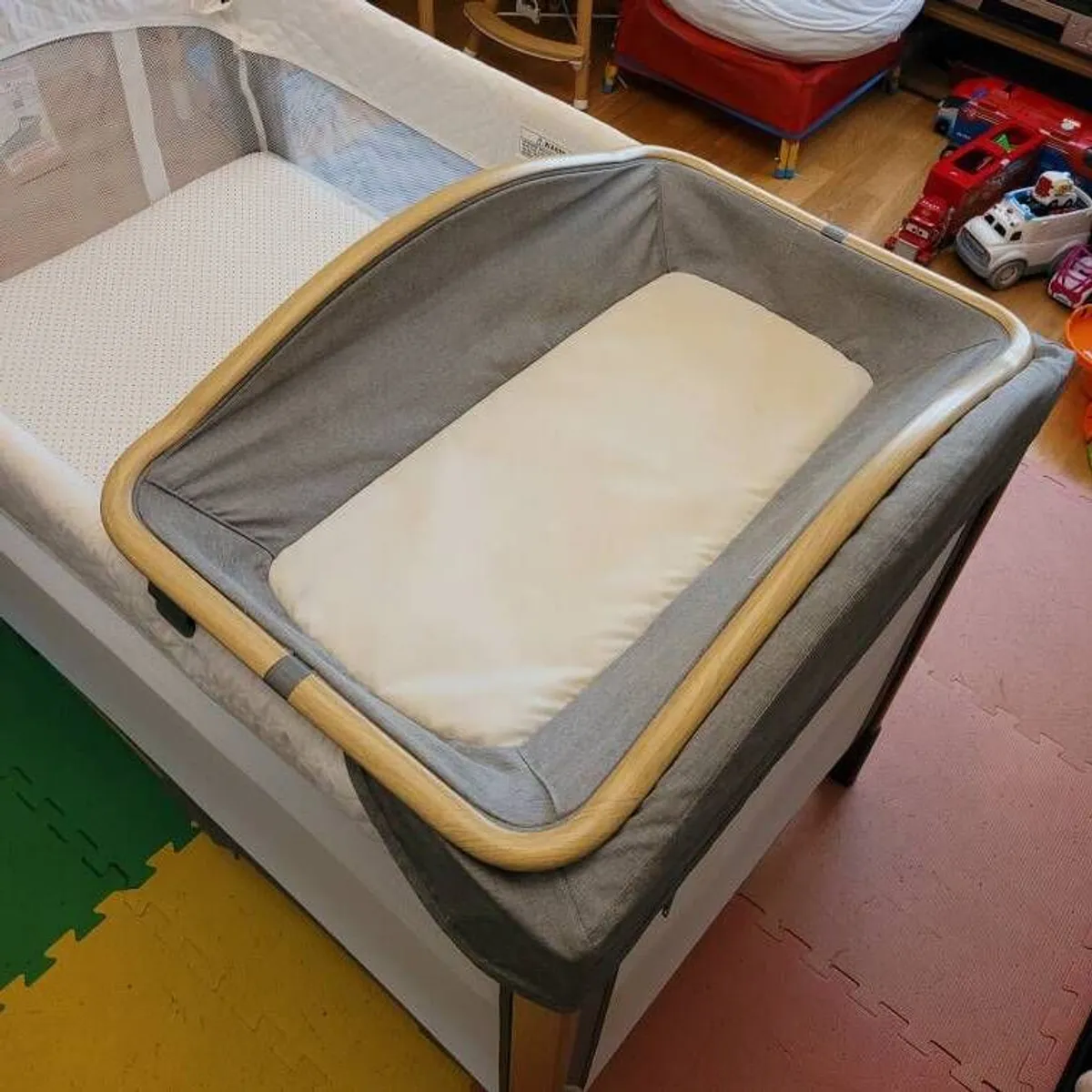 Babylo Oasis Folding Travel Cot - Image 2