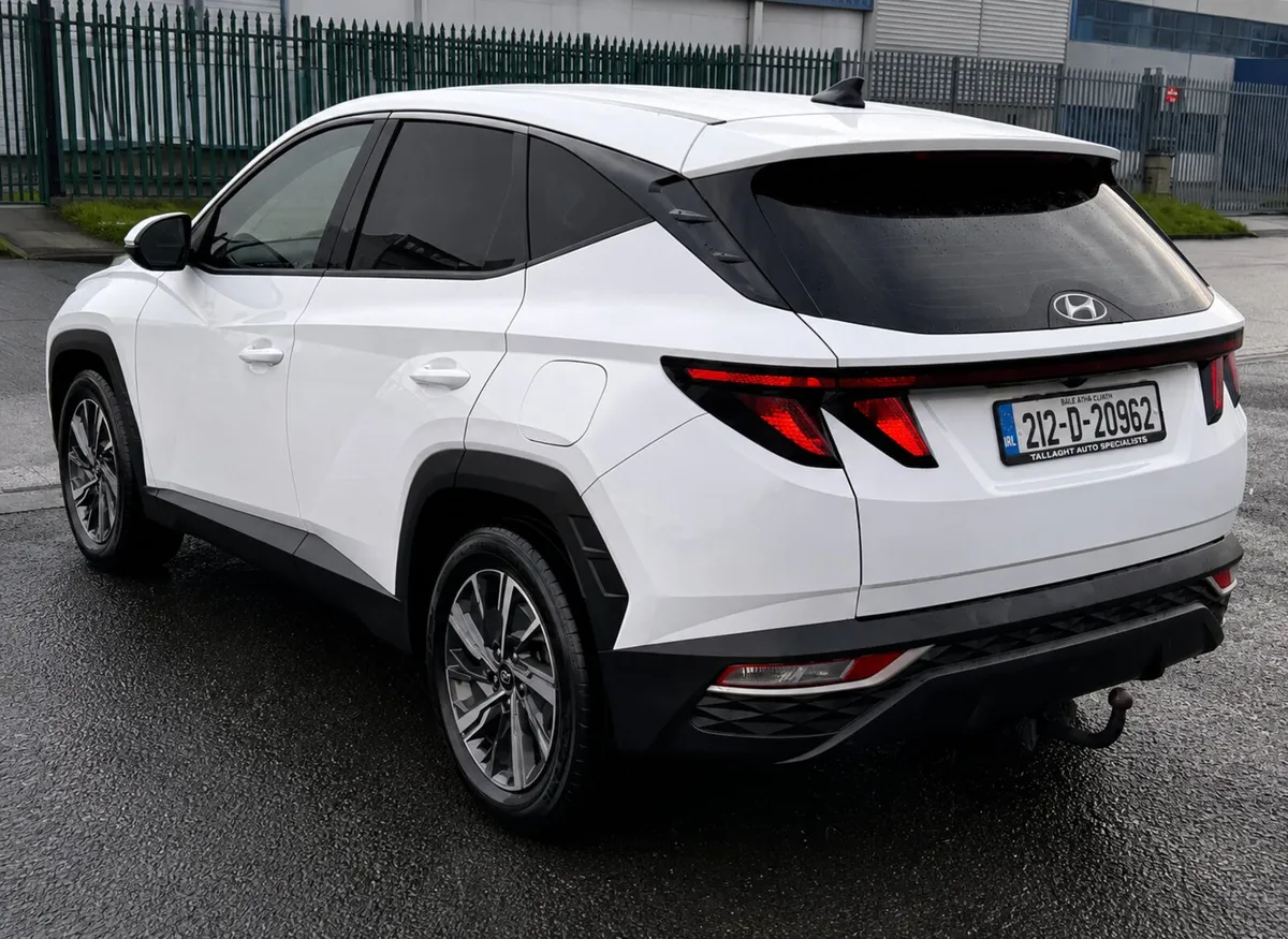 2021 Hyundai Tucson Comfort Plus Commercial - Image 3
