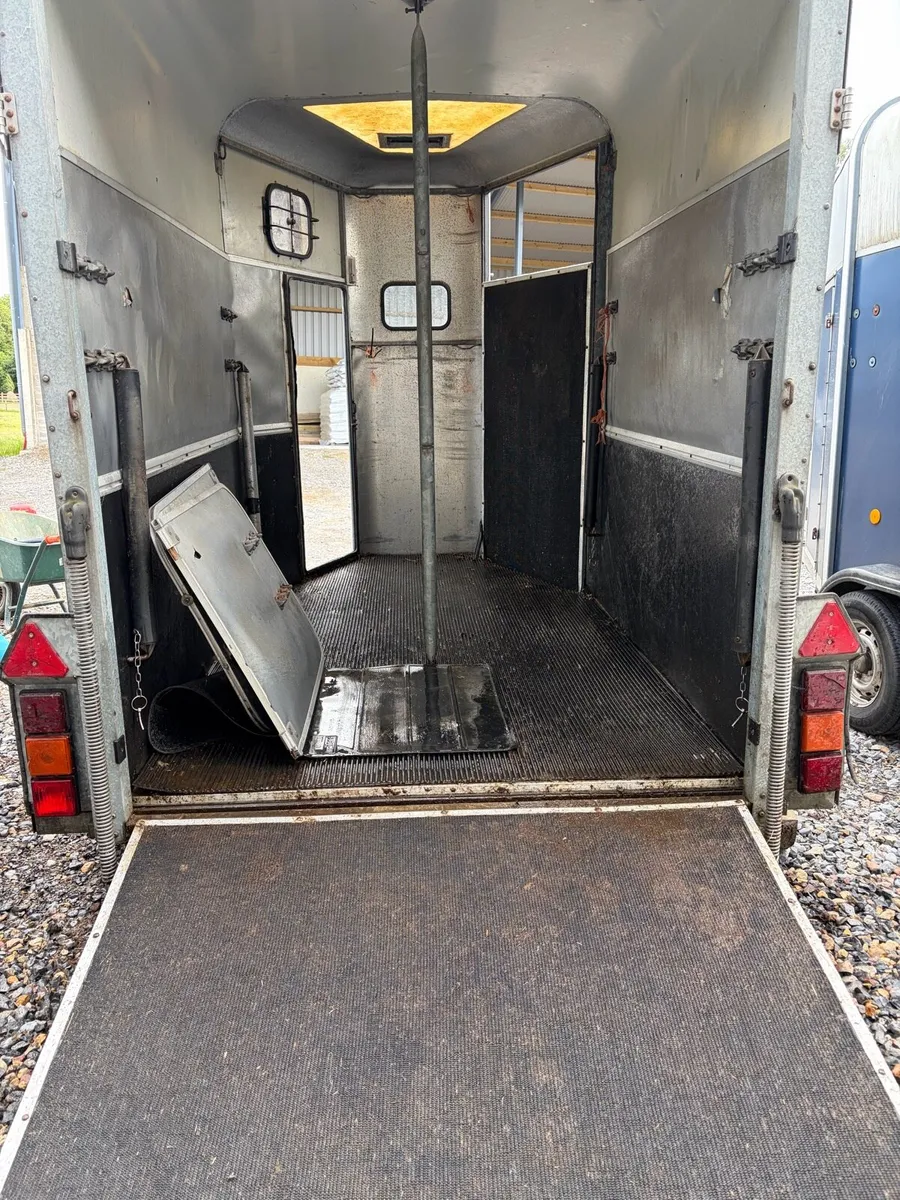horse box - Image 2