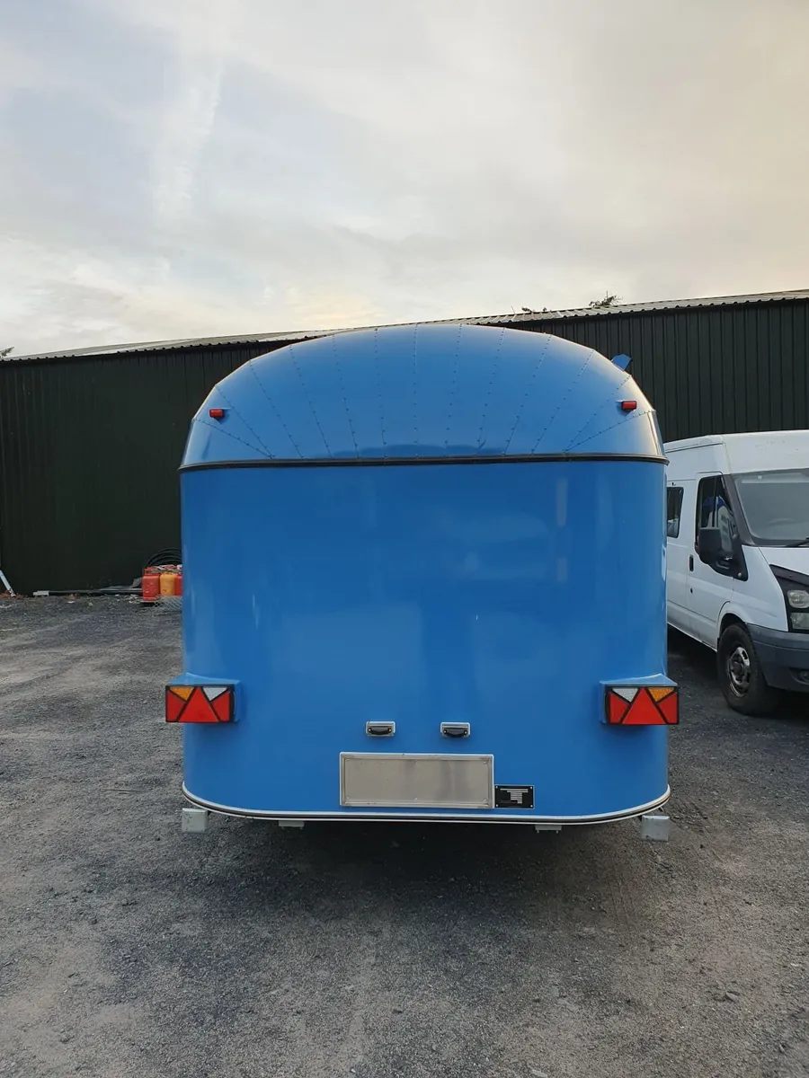 AirStream Style Mobile Catering Trailer - Image 4