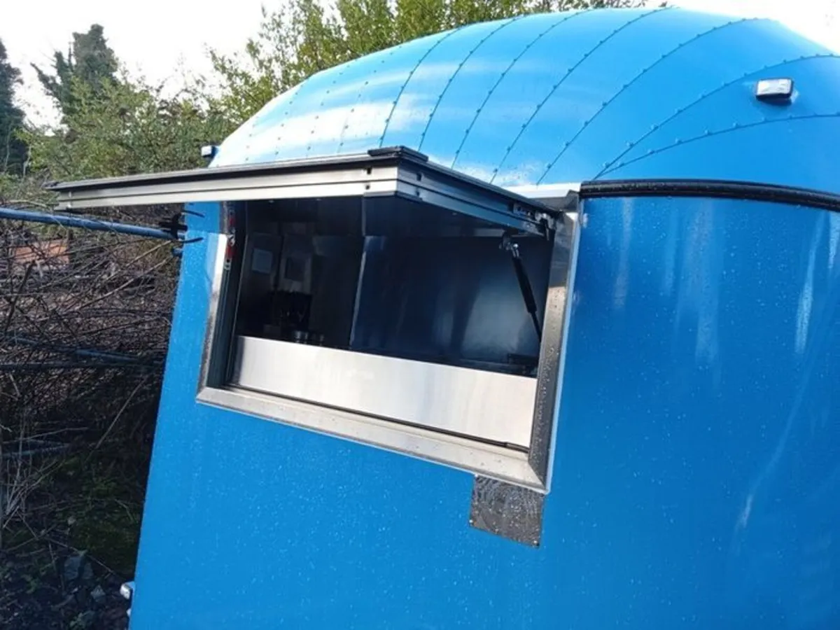 AirStream Style Mobile Catering Trailer - Image 2