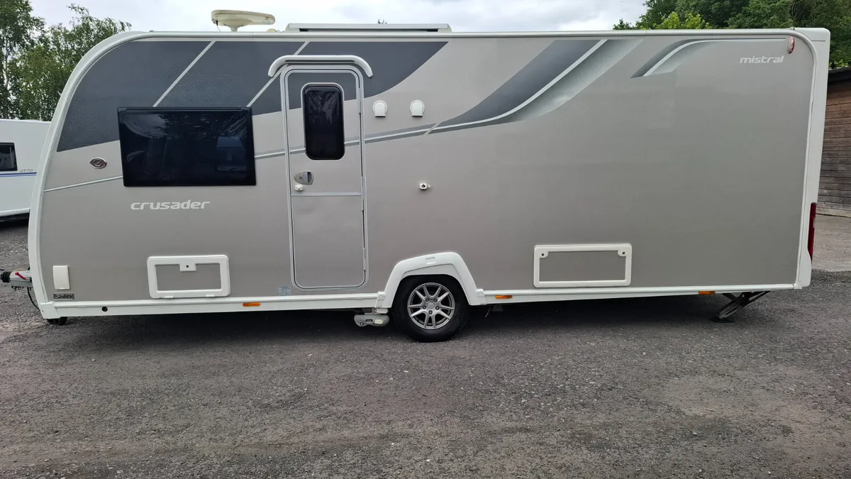 Elddis Crusader Mistral Island Bed Caravan - Image 3