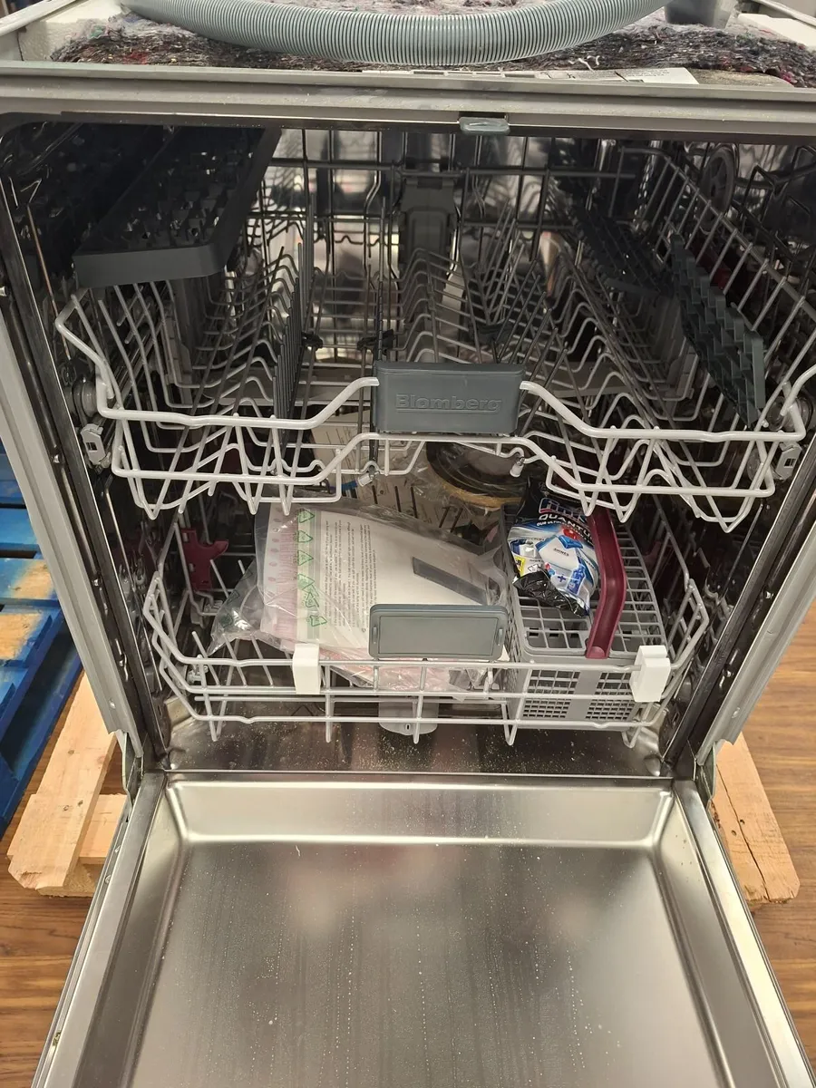 Blomberg Integrated Dishwasher - Image 4
