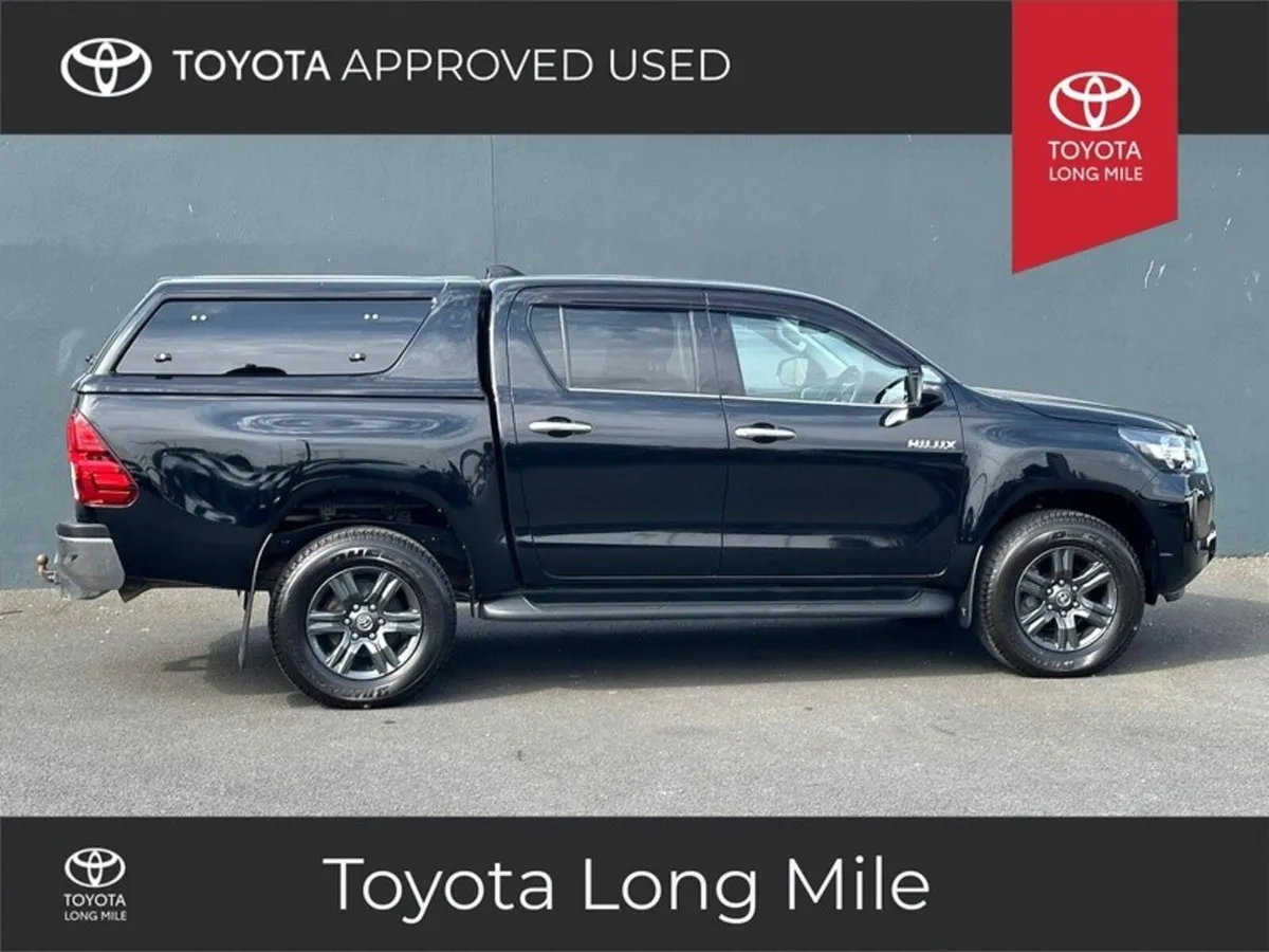 Toyota Hilux 2.8 SR5 Manual with Extra's - Image 2