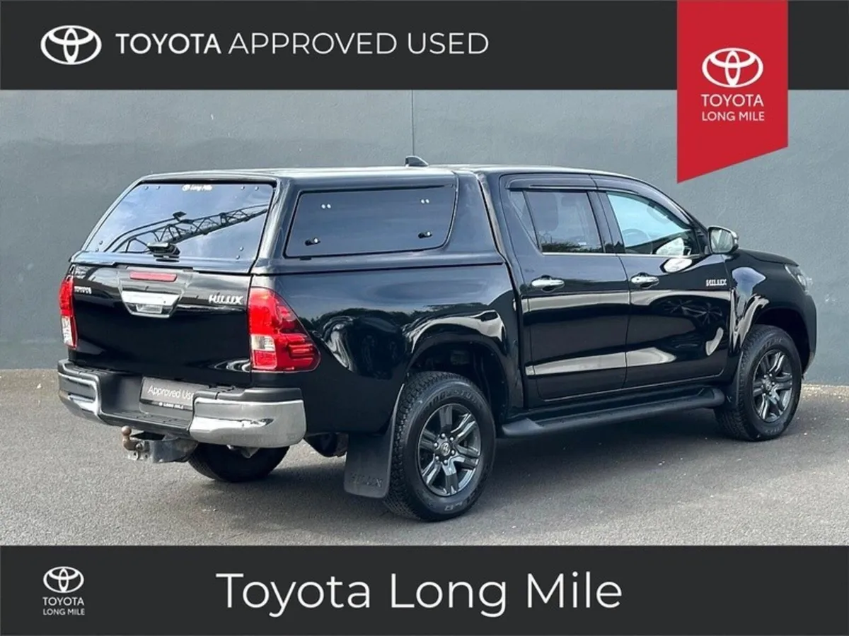 Toyota Hilux 2.8 SR5 Manual with Extra's - Image 3