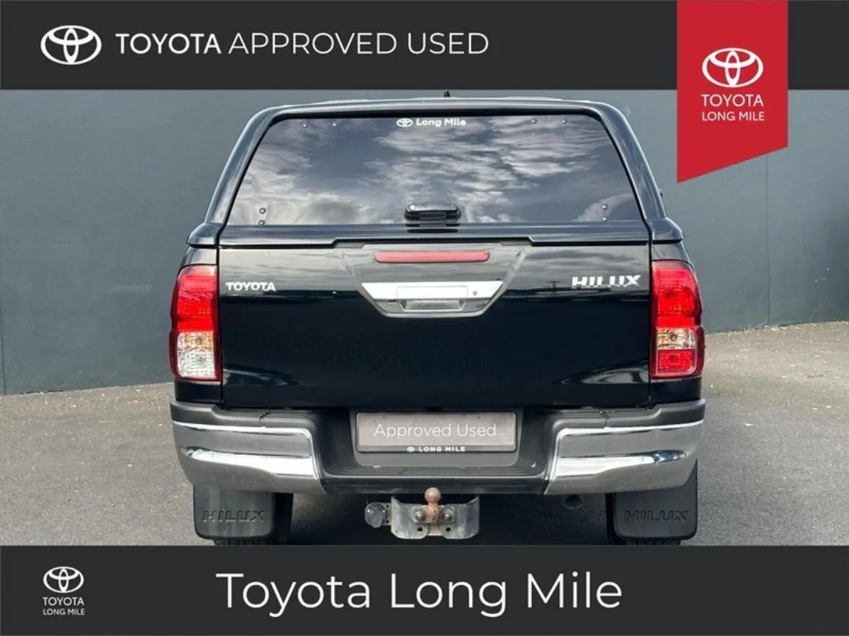 Toyota Hilux 2.8 SR5 Manual with Extra's - Image 4
