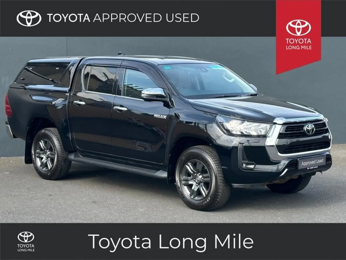 Toyota Hilux 2.8 SR5 Manual with Extra's - Image 1