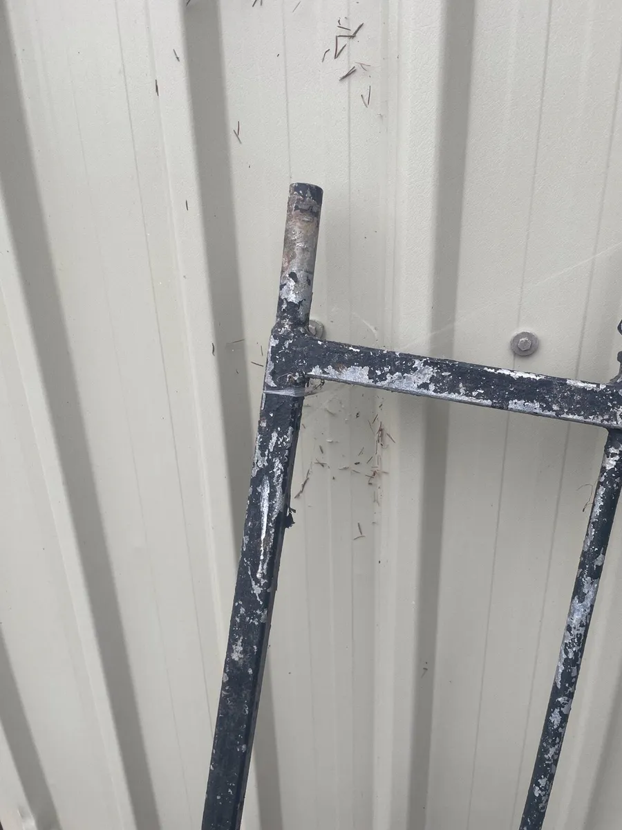 Metal Gates - Image 3