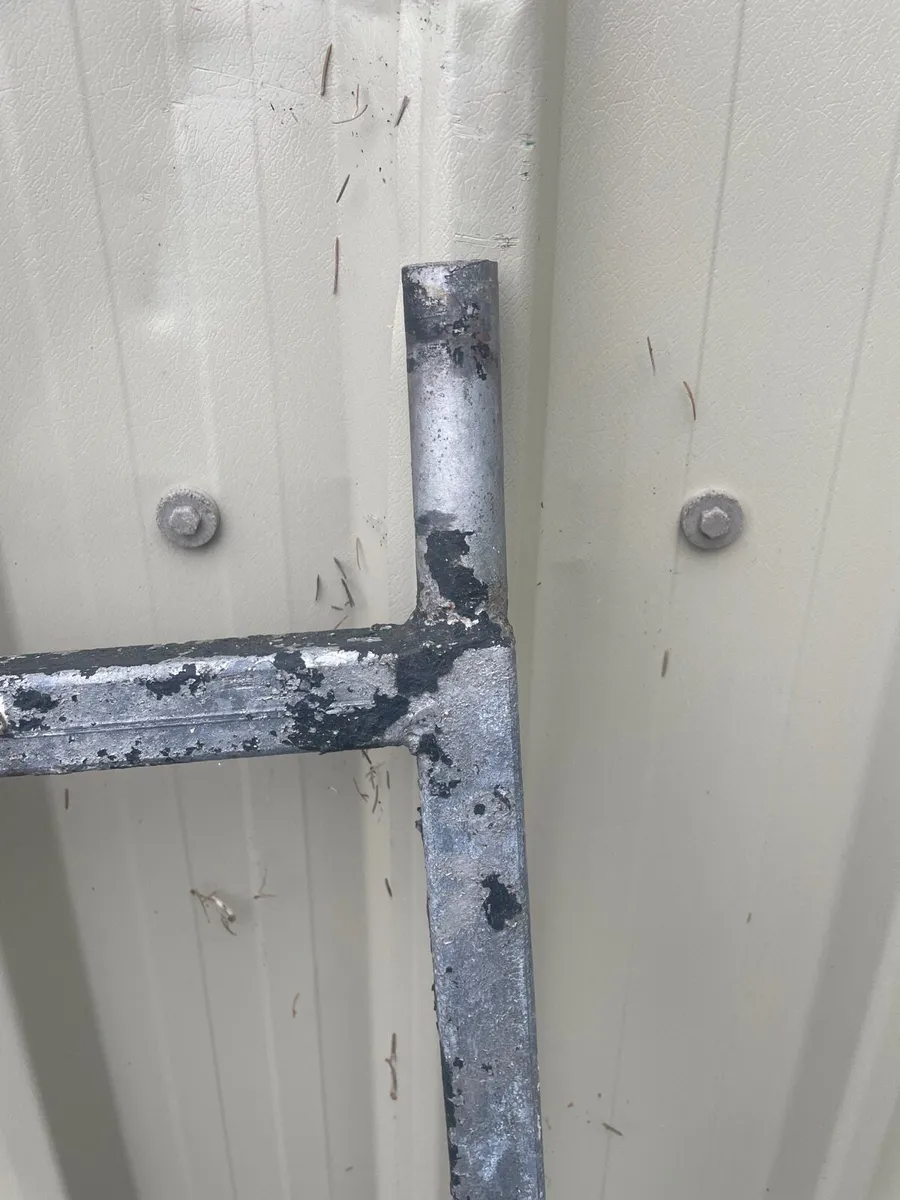 Metal Gates - Image 4