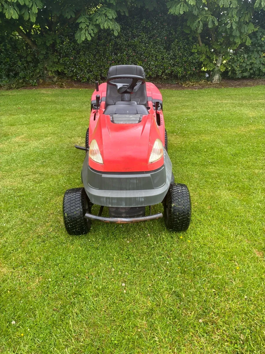 Ride on lawnmower - Image 1