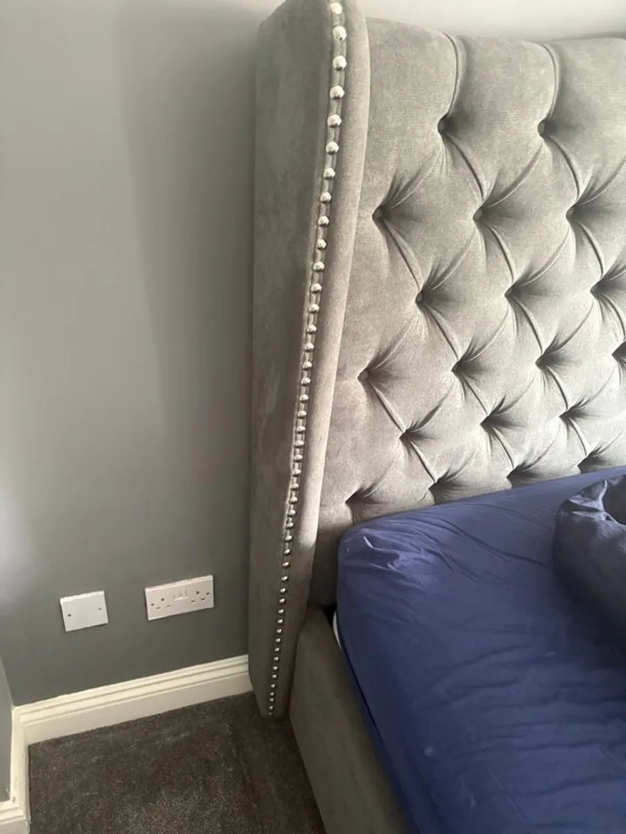 King size bed - Image 3