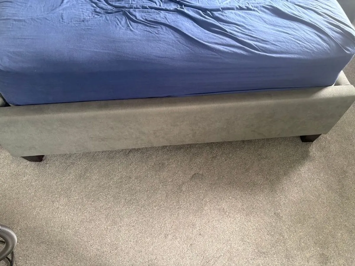 King size bed - Image 4