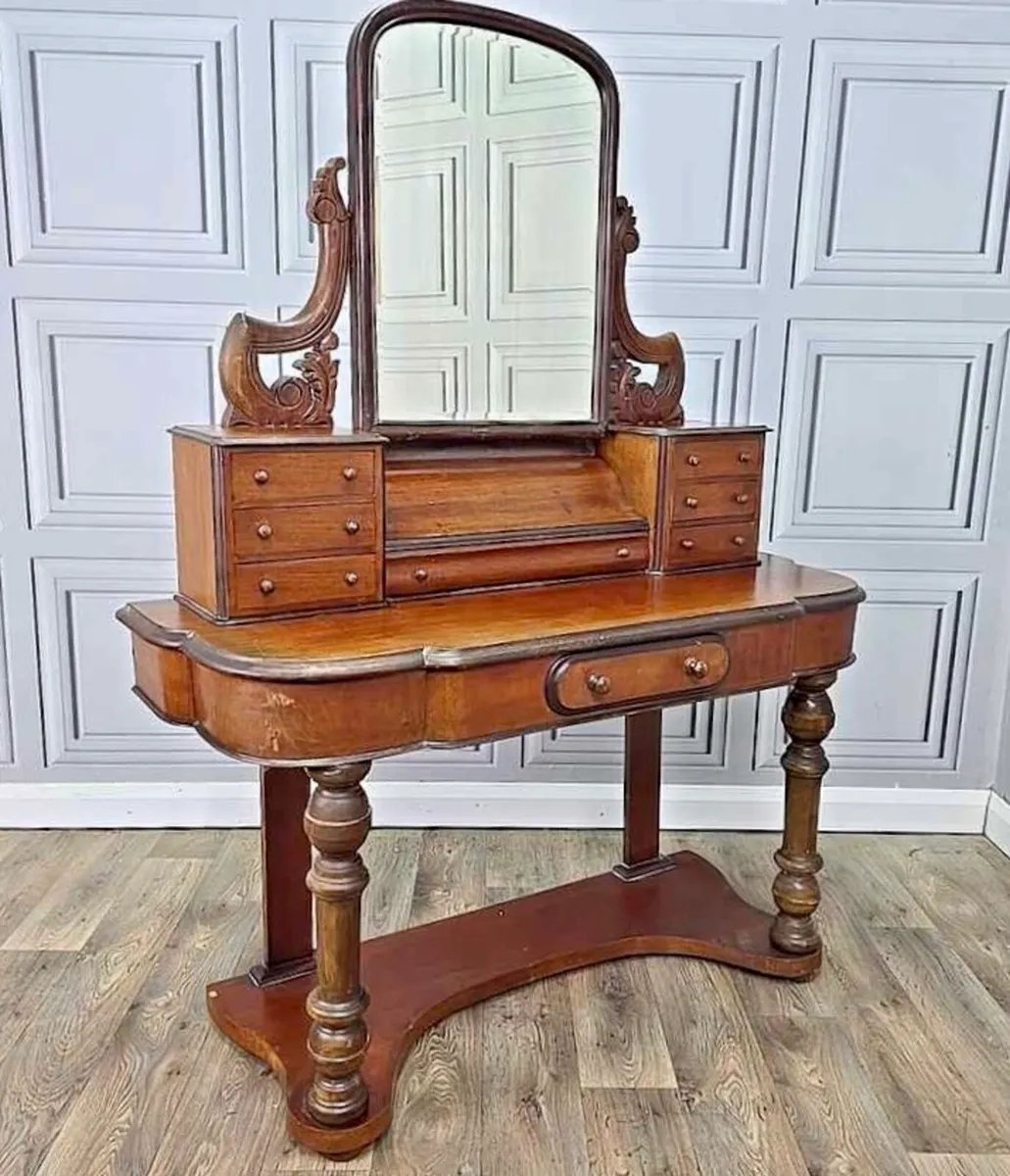 Victorian Duchess dresser