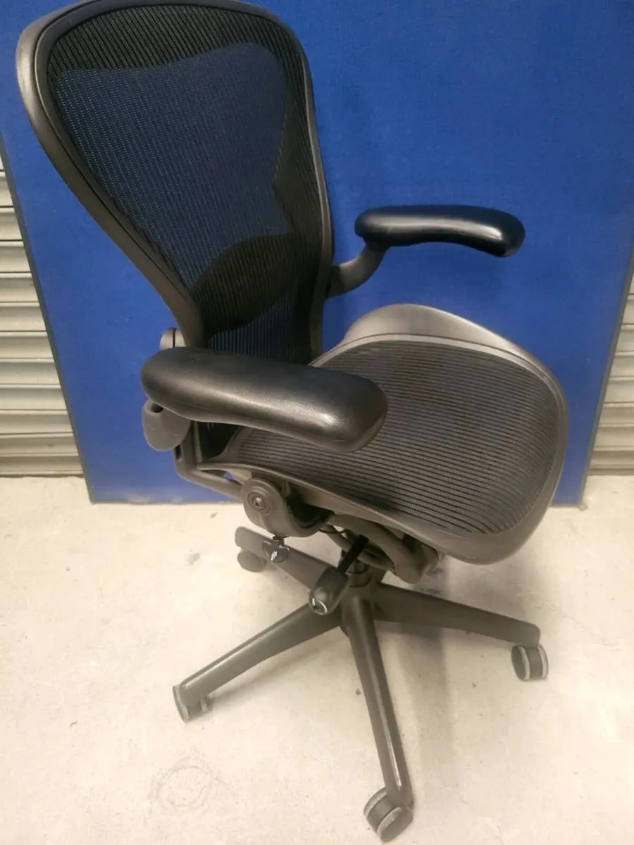 Herman Miller Aeron. Fully Loaded Mint Condition. - Image 1