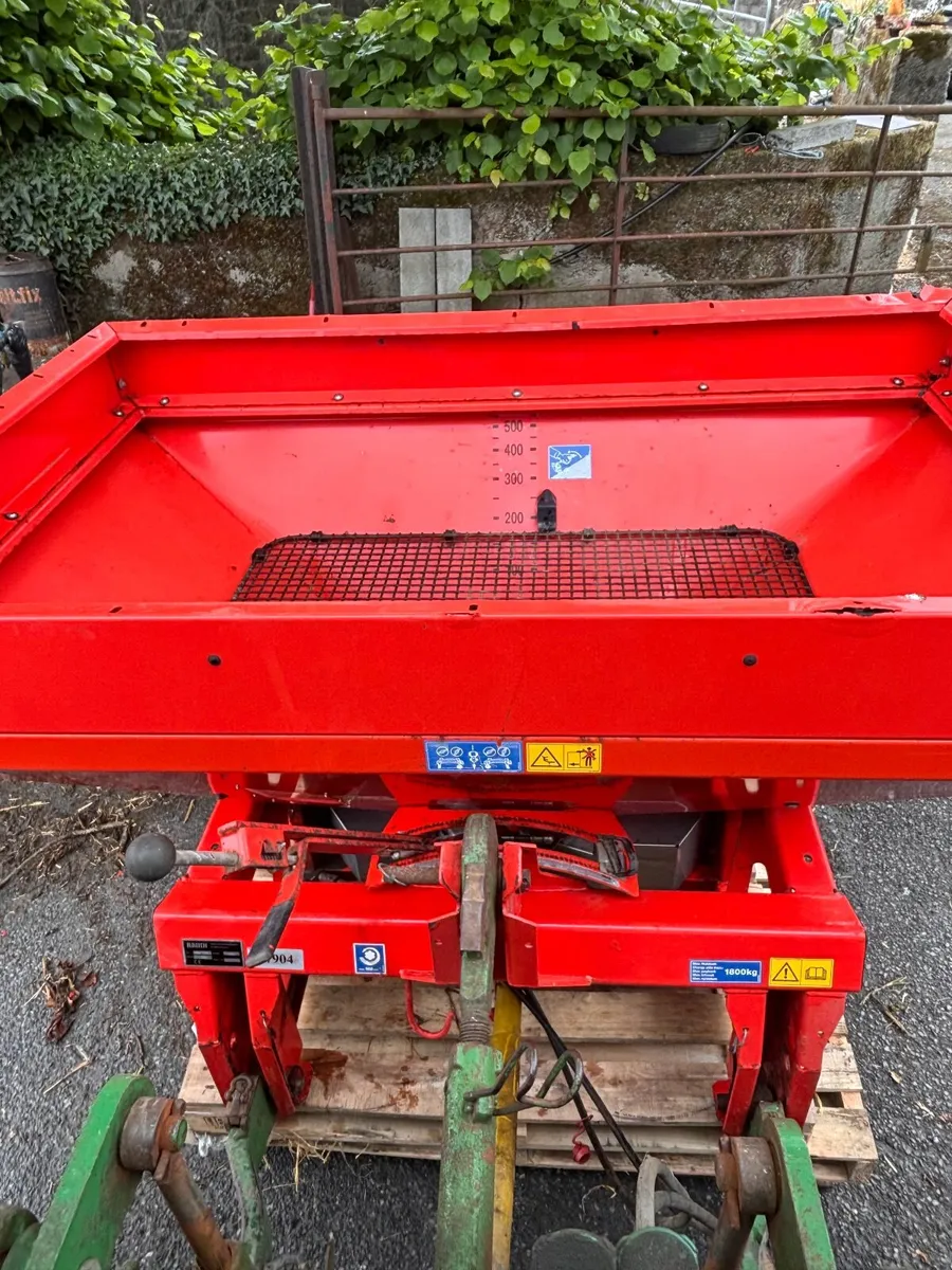 Fertiliser Spreader - Image 2