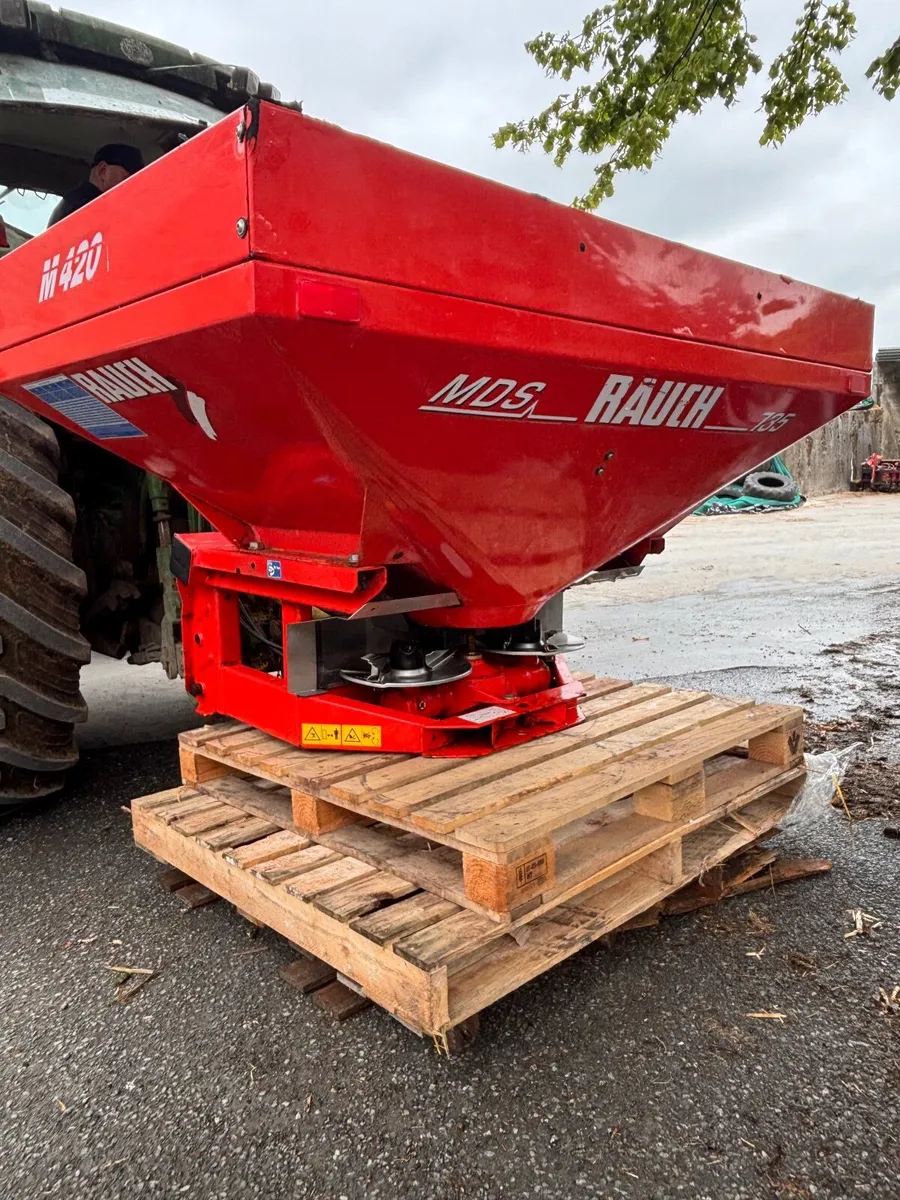 Fertiliser Spreader - Image 1