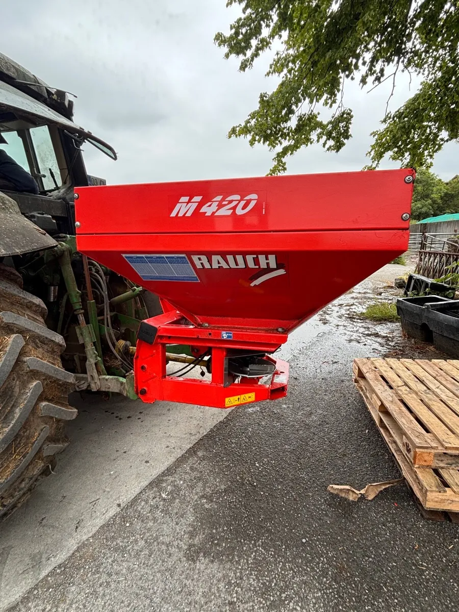 Fertiliser Spreader - Image 4