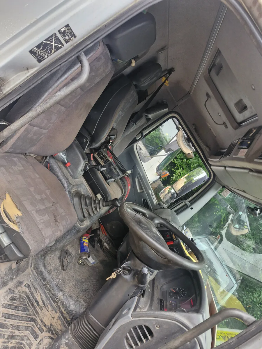 Mercedes 1518 remote control crane - Image 2