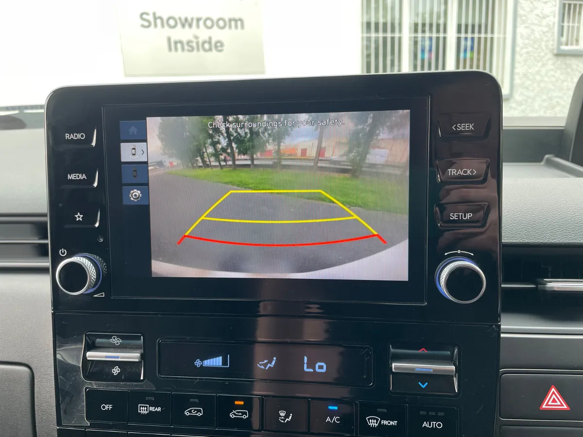 PRICE EX VAT - APPLE PLAY - REVERSE CAMERA - - Image 4