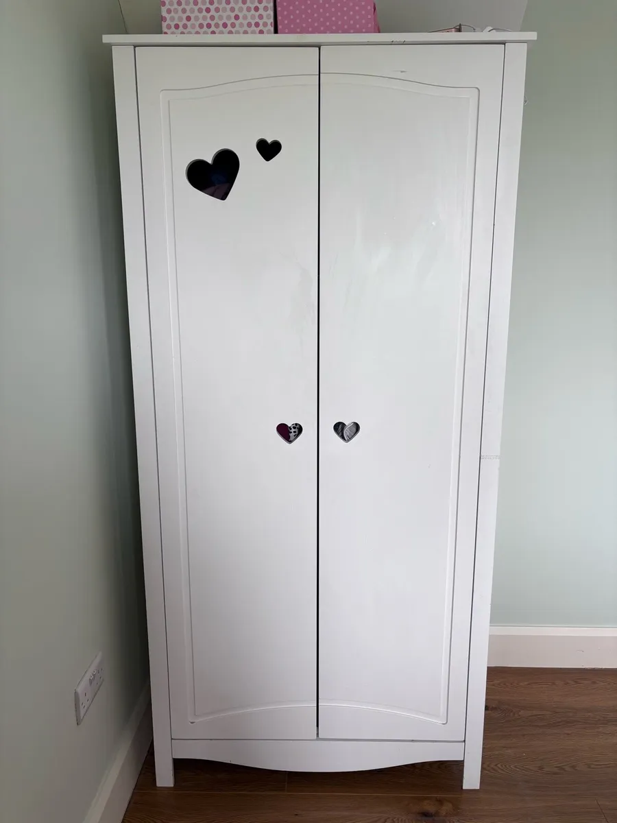 Bedroom furniture - Image 1