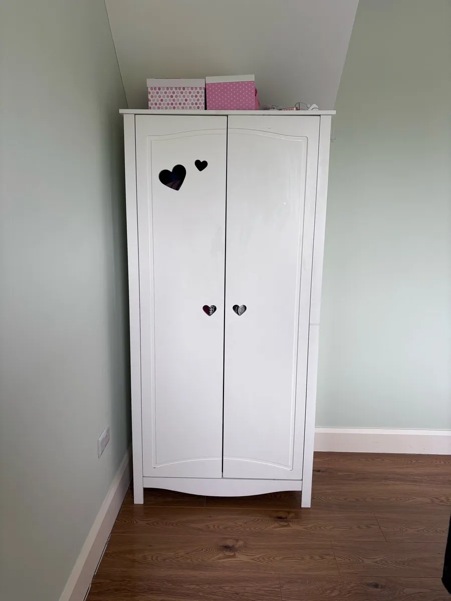 Bedroom furniture - Image 2